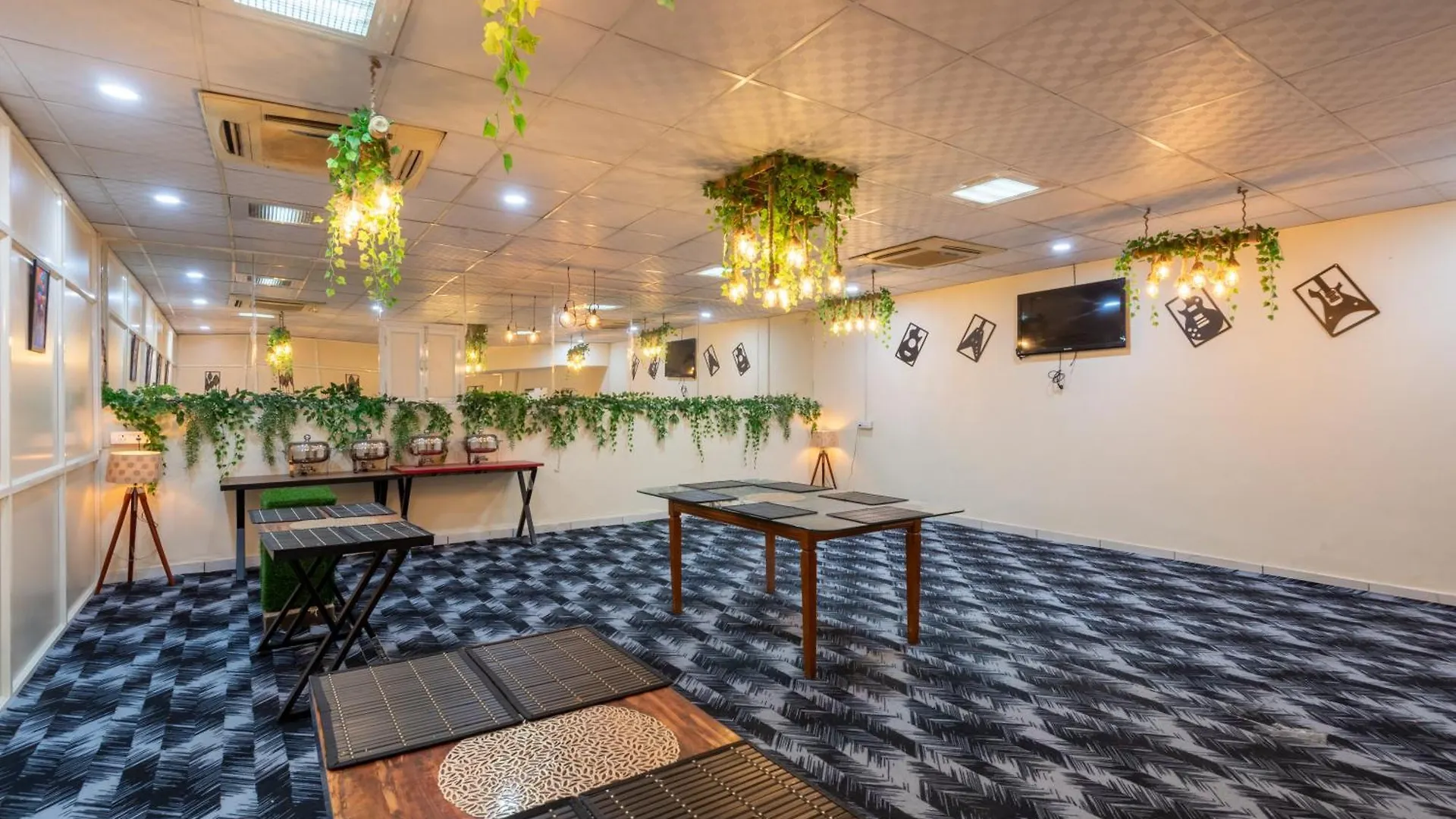 Oyster Pearl Hotel - Medicity Gurugram, Near Medanta Hospital غورغاون 3*,  الهند