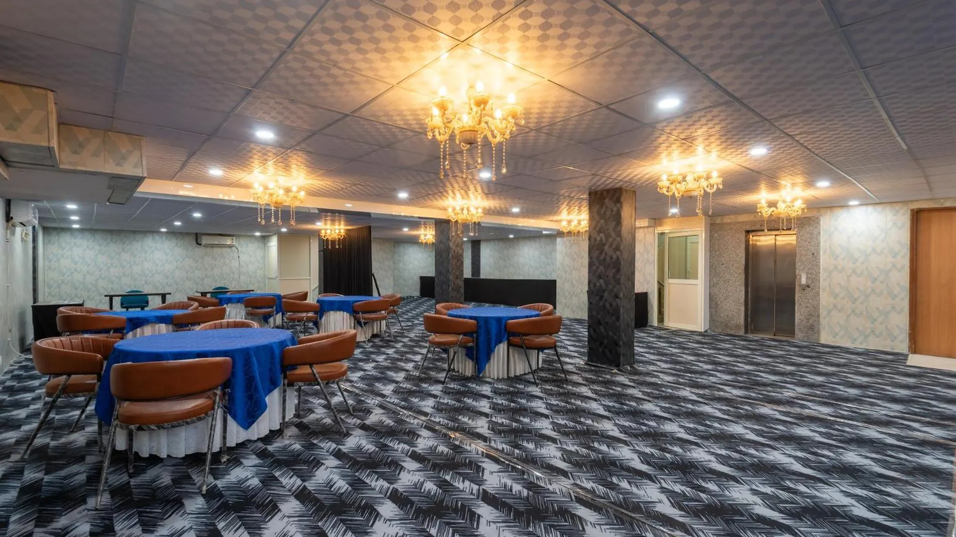 Oyster Pearl Hotel - Medicity Gurugram, Near Medanta Hospital غورغاون 3*,  الهند