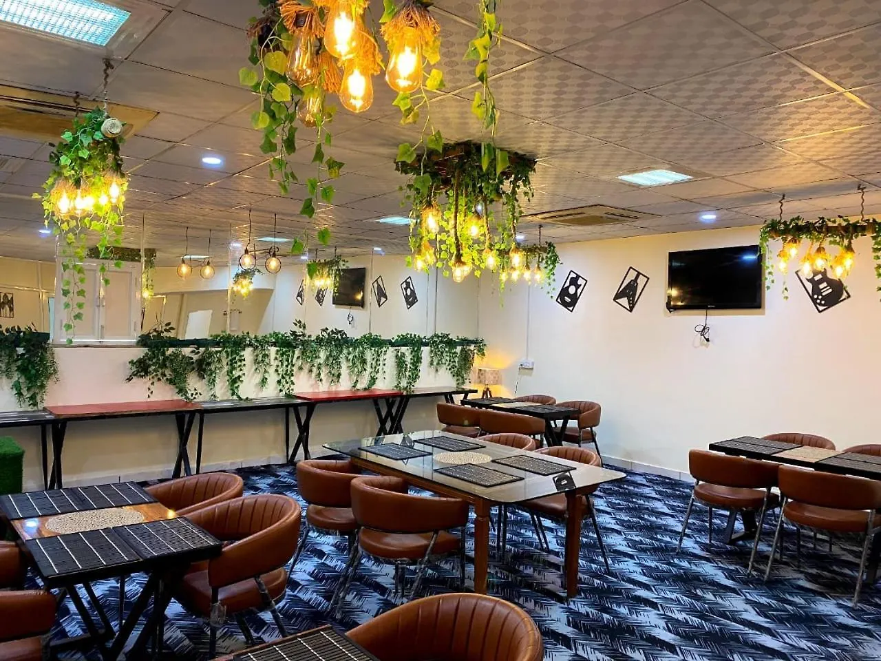 Oyster Pearl Hotel - Medicity Gurugram, Near Medanta Hospital Γκουργκάον