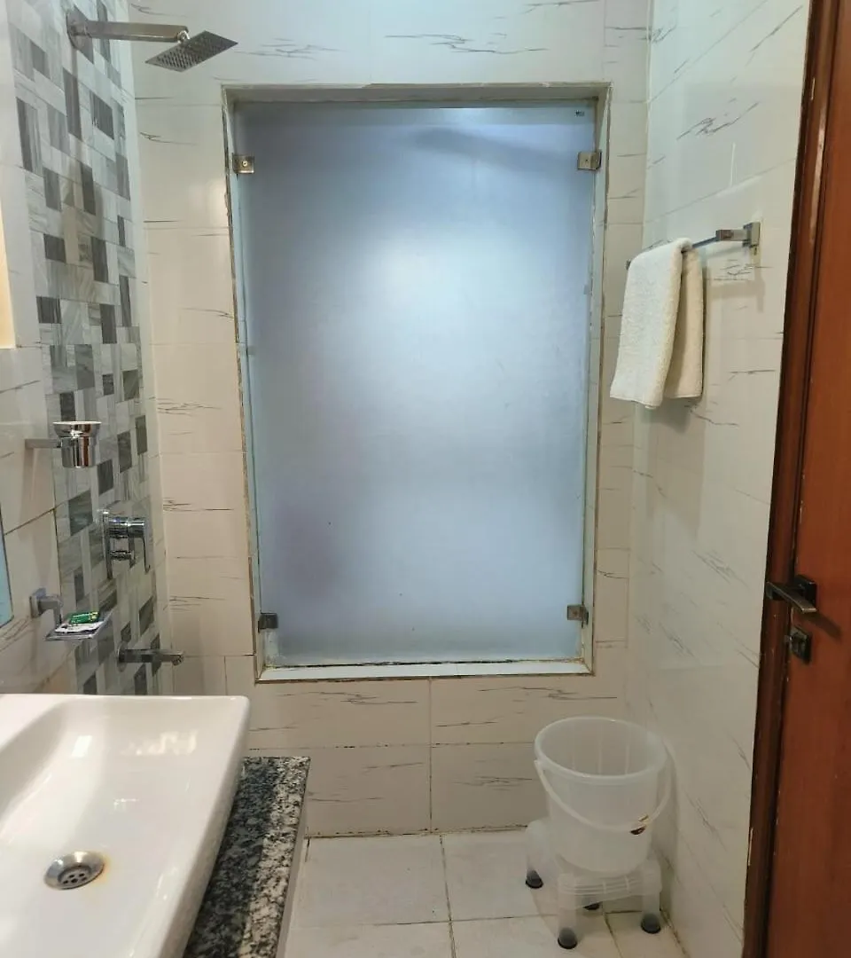 Oyster Pearl Hotel - Medicity Gurugram, Near Medanta Hospital Γκουργκάον