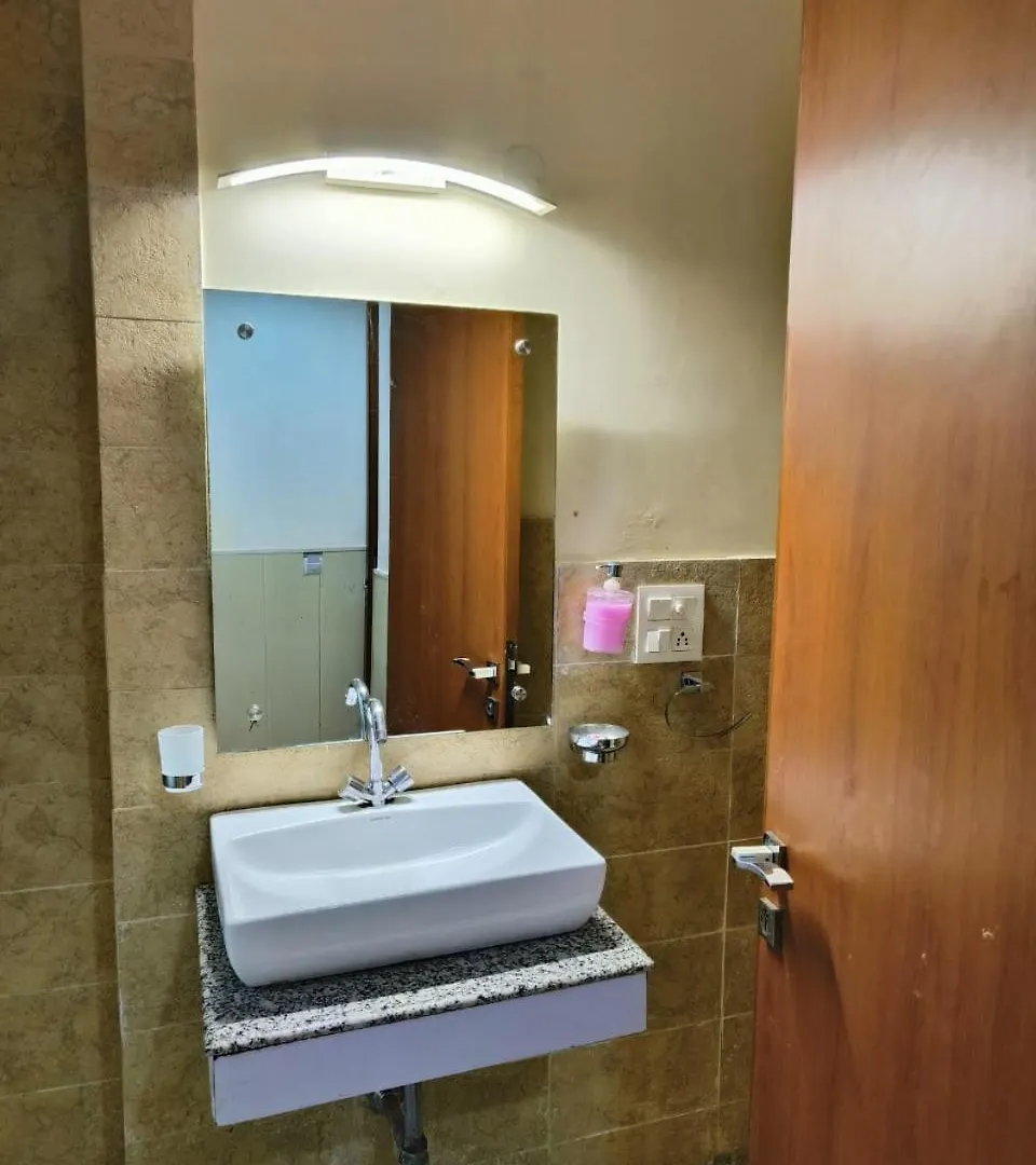 Oyster Pearl Hotel - Medicity Gurugram, Near Medanta Hospital Γκουργκάον