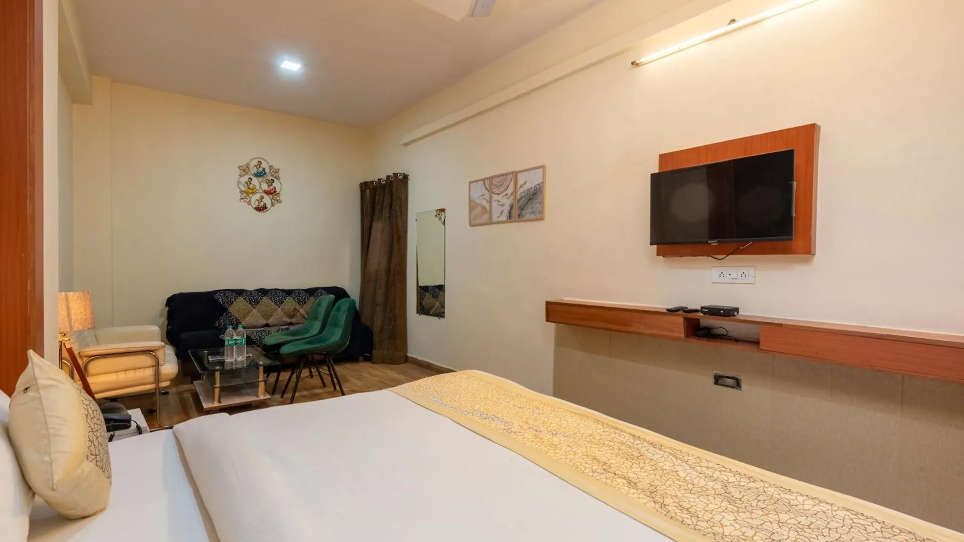 Oyster Pearl Hotel - Medicity Gurugram, Near Medanta Hospital Γκουργκάον 3*,