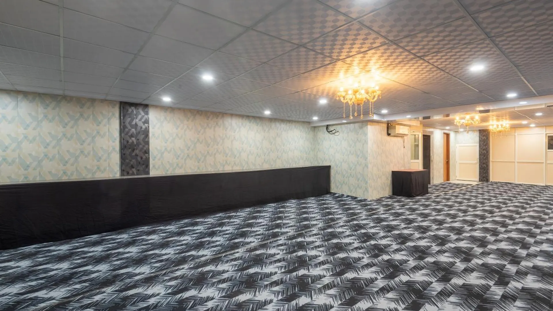 Oyster Pearl Hotel - Medicity Gurugram, Near Medanta Hospital Γκουργκάον
